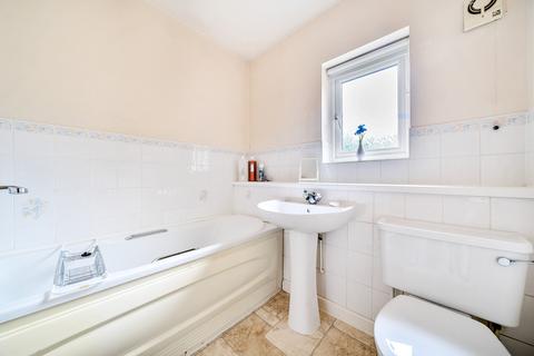 7 Candlerush Close, Woking, GU22 8AT