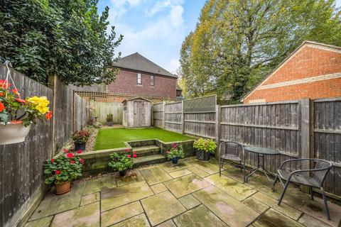 7 Candlerush Close, Woking, GU22 8AT