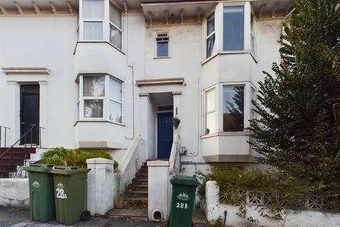 3 bedroom maisonette to rent, New England Road, Brighton