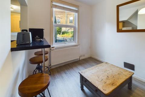 3 bedroom maisonette to rent, New England Road, Brighton