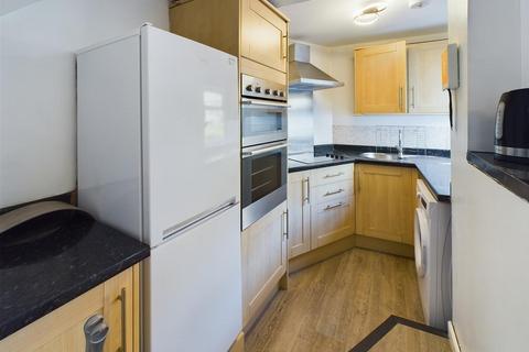 3 bedroom maisonette to rent, New England Road, Brighton