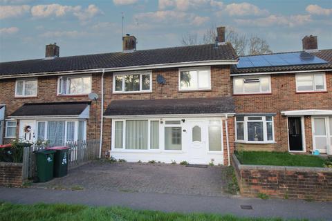 3 bedroom terraced house to rent, Findon Road, Crawley