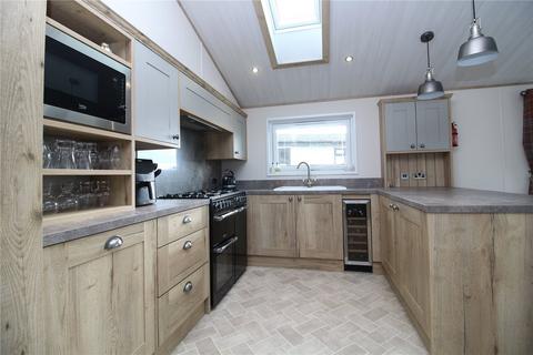 2 bedroom park home for sale, Highcliffe Meadow, Hoburne Naish, Barton On Sea, Hampshire, BH25