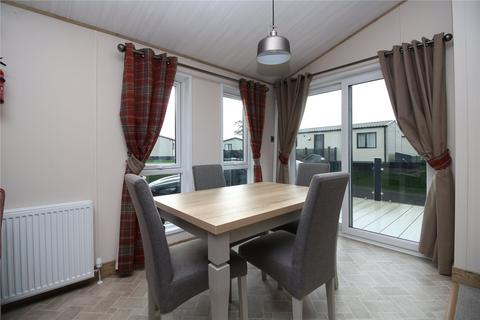 2 bedroom park home for sale, Highcliffe Meadow, Hoburne Naish, Barton On Sea, Hampshire, BH25