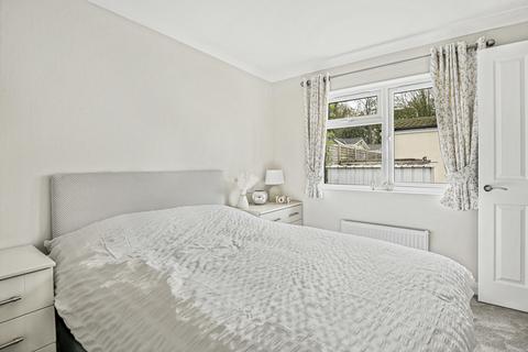 2 bedroom park home for sale, Woodlands, Addlestone KT15