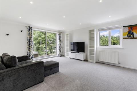 2 bedroom apartment to rent, Basing Road, Banstead