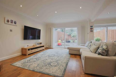 4 bedroom house for sale, Kingsley Avenue, Borehamwood