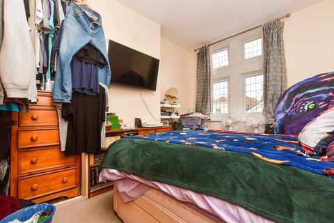 1 bedroom flat for sale, High Street, Horley, Surrey