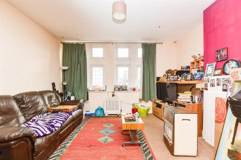 1 bedroom flat for sale, High Street, Horley, Surrey