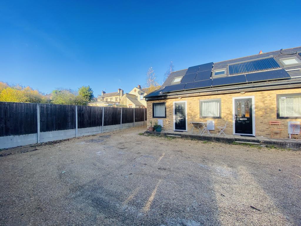 Modern Compact Apartment, Cherry Hinton Road, Cam