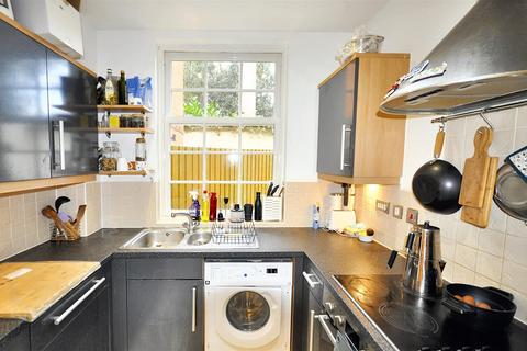 2 bedroom flat to rent, 3 John Cullis Gardens,Leamington Spa