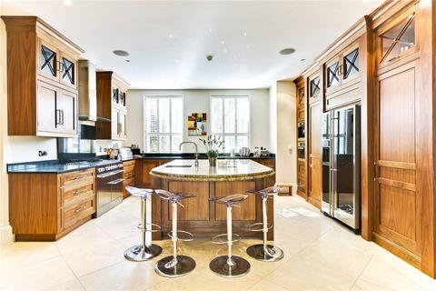 12 Spicers Field, Oxshott, Leatherhead, KT22 0UT