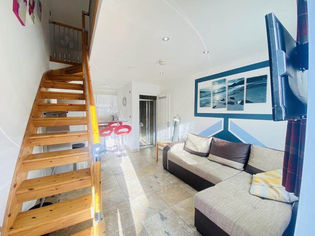 Modern Compact Apartment, Cherry Hinton Road, Cam