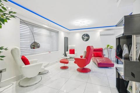 23 Woodfield Rise, Bushey, WD23 4QR