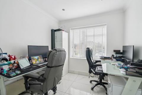 23 Woodfield Rise, Bushey, WD23 4QR