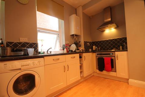 5 bedroom terraced house to rent, Tenth Avenue, Heaton