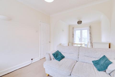 3 bedroom terraced house for sale, Upminster Road South, Rainham RM13