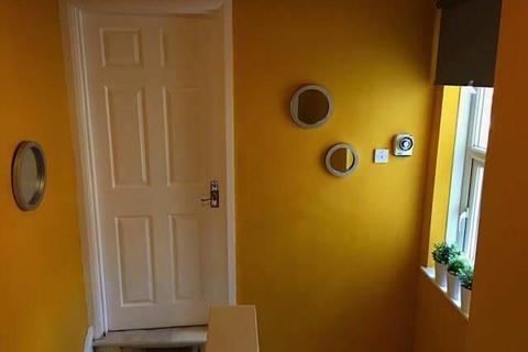 4 bedroom terraced house to rent, Meldon Terrace, Heaton