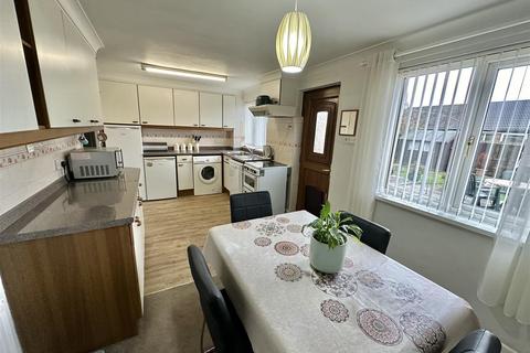 2 bedroom semi-detached house for sale, Leyburn Avenue, Heckmondwike