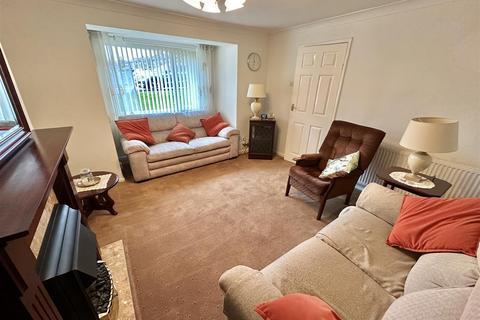 2 bedroom semi-detached house for sale, Leyburn Avenue, Heckmondwike