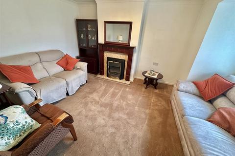 2 bedroom semi-detached house for sale, Leyburn Avenue, Heckmondwike