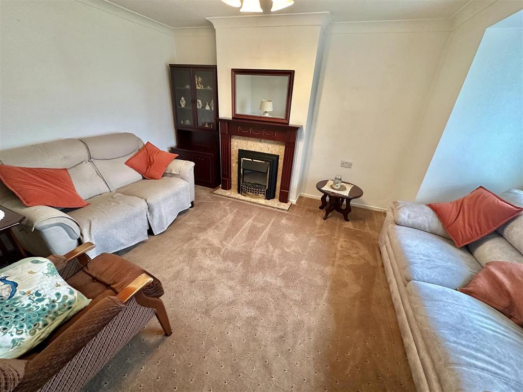 Bramleys Estate Agents - Leyburn Avenue - Heckmond
