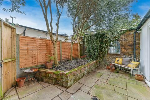 3 bedroom semi-detached house for sale, Robson Road, West Dulwich, London, SE27