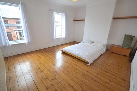 1 bedroom in a house share to rent, Egerton Street, Manchester M25