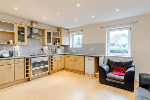 2 bedroom flat to rent, High Road, Harrow Weald, Harrow, HA3