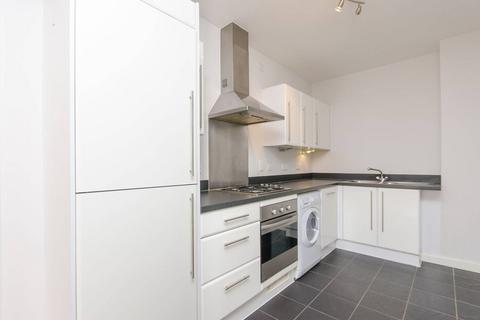 3 bedroom flat to rent, Station Approach, South Ruislip, HA4