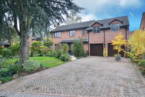 5 bedroom detached house for sale, St. James Close,Harvington, WR11 8PZ