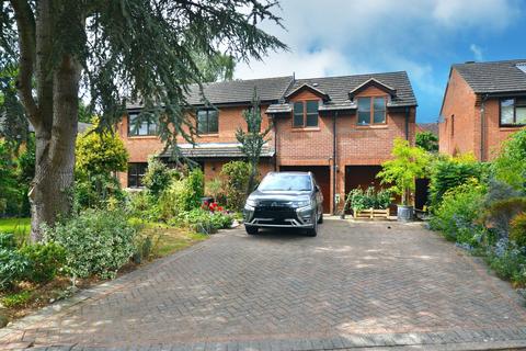 5 bedroom detached house for sale, St. James Close,Harvington, WR11 8PZ