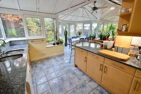 5 bedroom detached house for sale, St. James Close,Harvington, WR11 8PZ