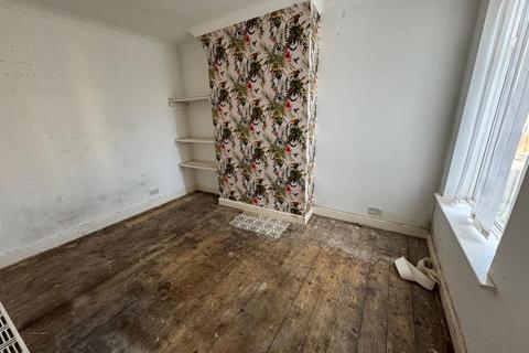 3 bedroom end of terrace house for sale, Albert Street West, Failsworth, Manchester