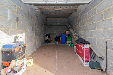 Garage for sale, , CT10