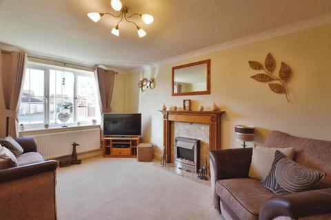 4 bedroom detached house to rent, Paddington Way, Morton, Bourne