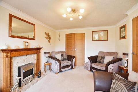 4 bedroom detached house to rent, Paddington Way, Morton, Bourne