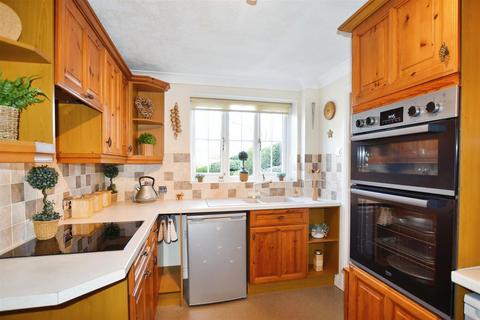 4 bedroom detached house to rent, Paddington Way, Morton, Bourne