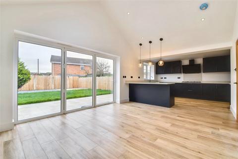 3 bedroom bungalow for sale, Clayhall Road, Worcestershire WR9