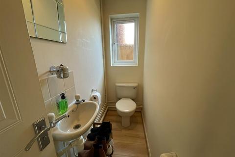 15 Kestrel Road, Waltham Abbey, EN9 3NB