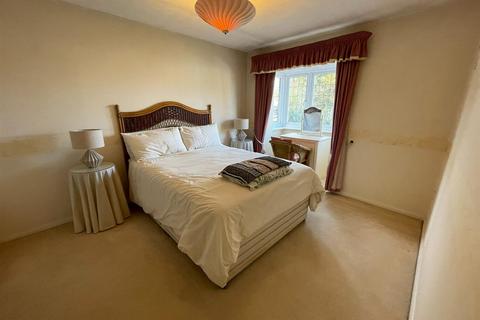 15 Kestrel Road, Waltham Abbey, EN9 3NB