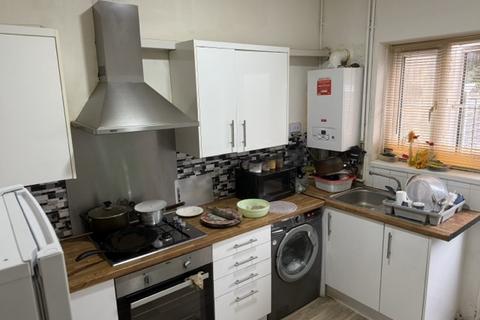 2 bedroom maisonette for sale, Albany Road, Romford RM6