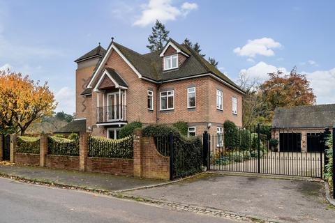 2 bedroom apartment for sale, Swingate Road, Farnham, Surrey, GU9