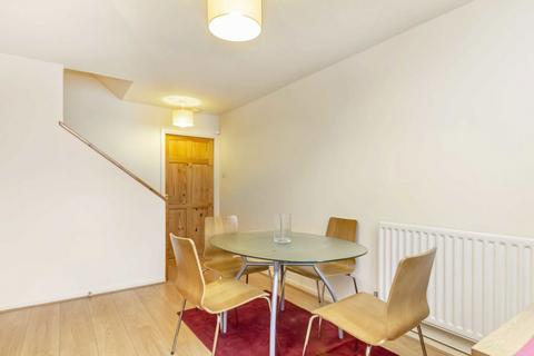 2 bedroom house to rent, Dunston Road, London SW11