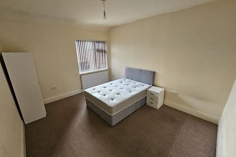 2 bedroom flat to rent, Kingsway, Burnage, Manchester M19