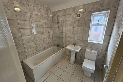 2 bedroom flat to rent, Kingsway, Burnage, Manchester M19