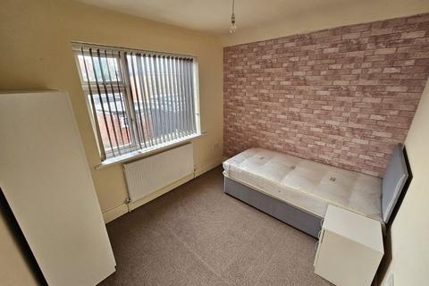 2 bedroom flat to rent, Kingsway, Burnage, Manchester M19