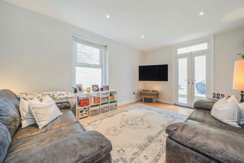 2 bedroom flat for sale, Norfolk House Road, London SW16