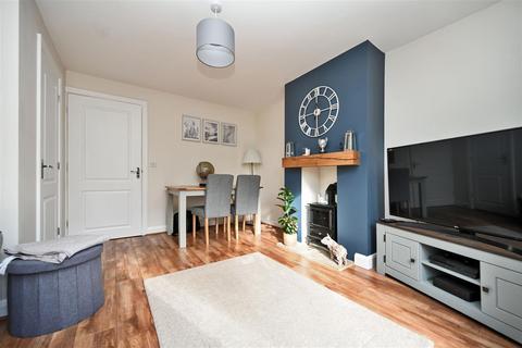 2 bedroom end of terrace house to rent, Edison Way, Guiseley, Leeds