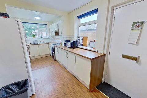 4 bedroom semi-detached house to rent, Winston Mount, Headingley, Leeds, West Yorkshire